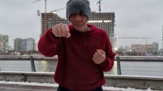 10.12.2025 Сегодня образовался первый снег. Пробежал 7 км.