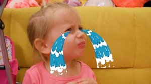 Весёлые приключения в бассейне с Майей и Мией