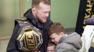 В Екатеринбурге встретили триумфатора UFC Петра Яна