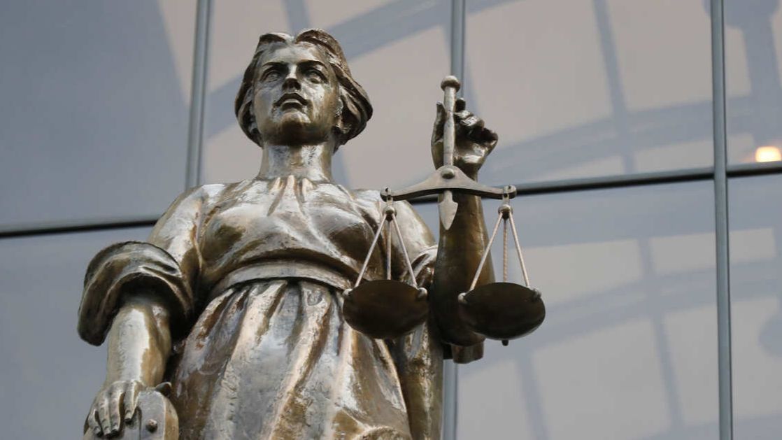 Мужчины, выбросившие из окна мать ребенка-инвалида, предстанут перед судом