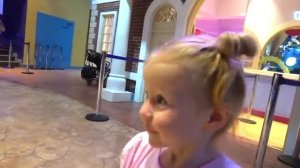 Паровозик Томас и Боб Строитель помогают Насте найти Скай Kids indoor playground