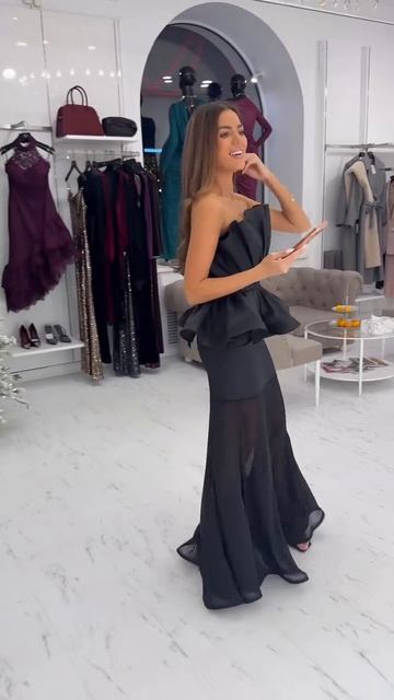 Примерки в бутиках нон-стоп до позднего вечера в Malina Bonita 😍♥️роскошный образ на Екатерине