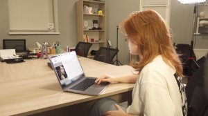 Девушка с обложки: как школьница из РФ стала лицом БДСМ-книг в Европе