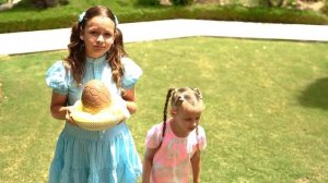 Майя и яркие яйца — учимся заботиться о себе и друзьях!