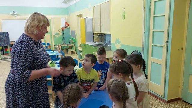 Занятие в старшей группе "Землю красит солнце, а человека труд"