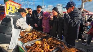 рынок Китая. хрустящее мясное пирожное, сладкие каштаны и не только