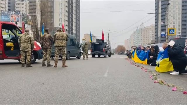 Пiдозра! Кремлёвские куранты во время мiнувты мовчання