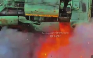 Xoxoл залез под комбайн и словил прилёт нашего дрона. Сумское направление.