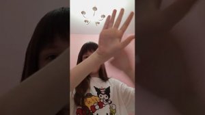 Кейси смывает макияж