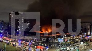 При пожаре в здании рынка в Петербурге погиб человек