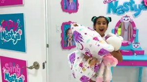 Настя и друзья учатся играть командой