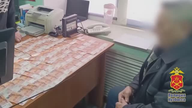 Таксист спас 425 000 рублей, перехватив посылку для мошенников