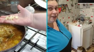 Готовлю еду.. Встретила подписчицу.. Блинчики..Ягоды со сметаной..