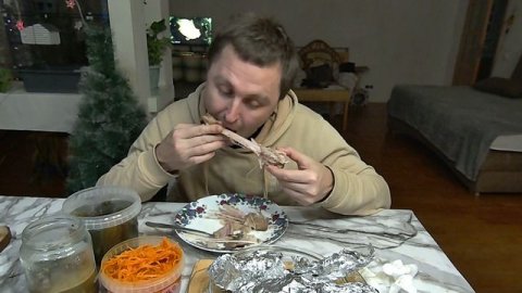 Мукбанг, о поколниях, ножки индюшки ,соления, морковка корейсеая , огурцы соленые, общаемся