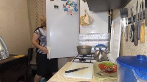 Бегает по каналам...И умоляет  снять за меня 🤦..