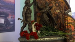 В школе №1 поселка Палатка открыли копию монумента «Достойные предков»