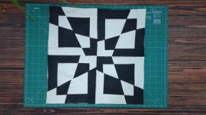 Эффектная геометрия: Представлены два шикарных лоскутных блока, построенных на игре контраста.