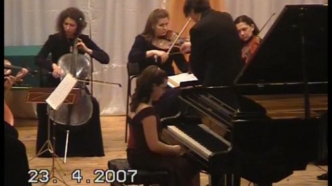 Широковская Ольга. Выступление с оркестром Ренессанс в ДШИ-2. 04.2007