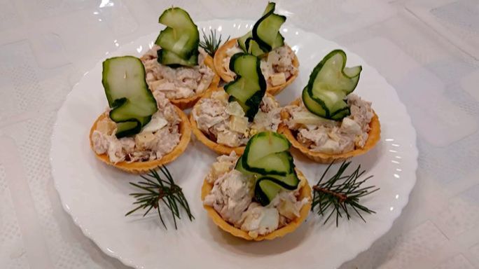 Очень Вкусная Закуска  с Курицей и Ананасами в Тарталетках.