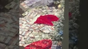 Обстановка в одной из квартир в Москва-сити: соседи засняли «подарки» под ёлкой