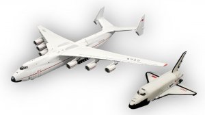 Модель грузового самолета Антонов Ан-225 Мрия и Буран 1:400 (с шасси)