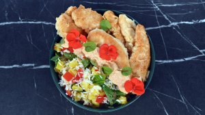 Куриное филе «том ям» с кокосовым соусом