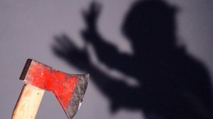 Мужчина кухонным топором отбился от сотрудника ТЦК на Украине