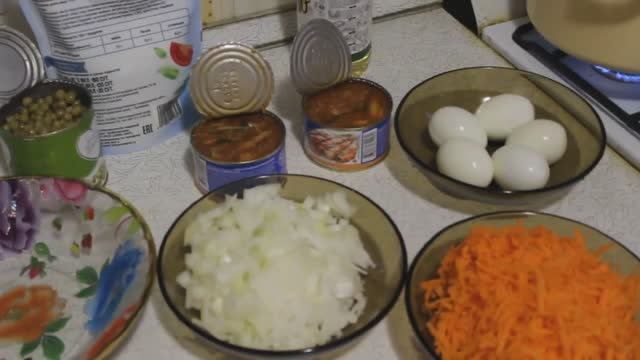 Нежный по вкусу салат из КИЛЬКИ в томатном соусе смотреть онлайн