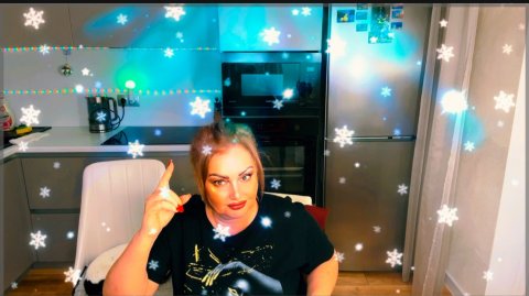 Обзор на Странную Жизню, РумТур по "шикарной, дАрАхОй" квартире_ Фуфел входит в воду как прЫнцеска