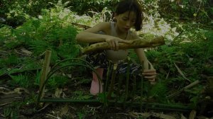 Красивая ДЕВУШКА ночует 7 дней В ЛЕСУ | ВЫЖИВАНИЕ В ОДИНОЧНОМ КЕМПИНГЕ В ТРОПИЧЕСКОМ ЛЕСУ | АСМР