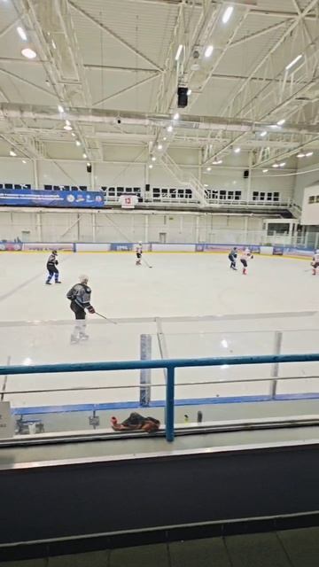 Мишаня своих долбит