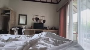 Беженец🇮🇩Бали. ГРЫЗУН ЛАЗИТ ПО СТЕНЕ И ТУСИТ ВСЮ НОЧЬ! КРЫСА ПРИНИМАЕТ ДУШ__!