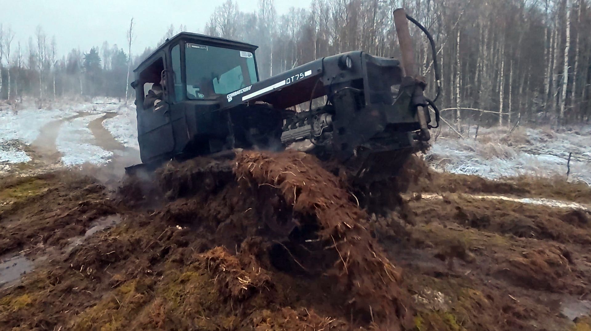 Сломался ДТ75 на японском V8... Пополам!