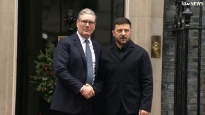 Наркоман-вымогатель Зеленский проводит на Даунинг-стрит больше времени, чем кот Ларри