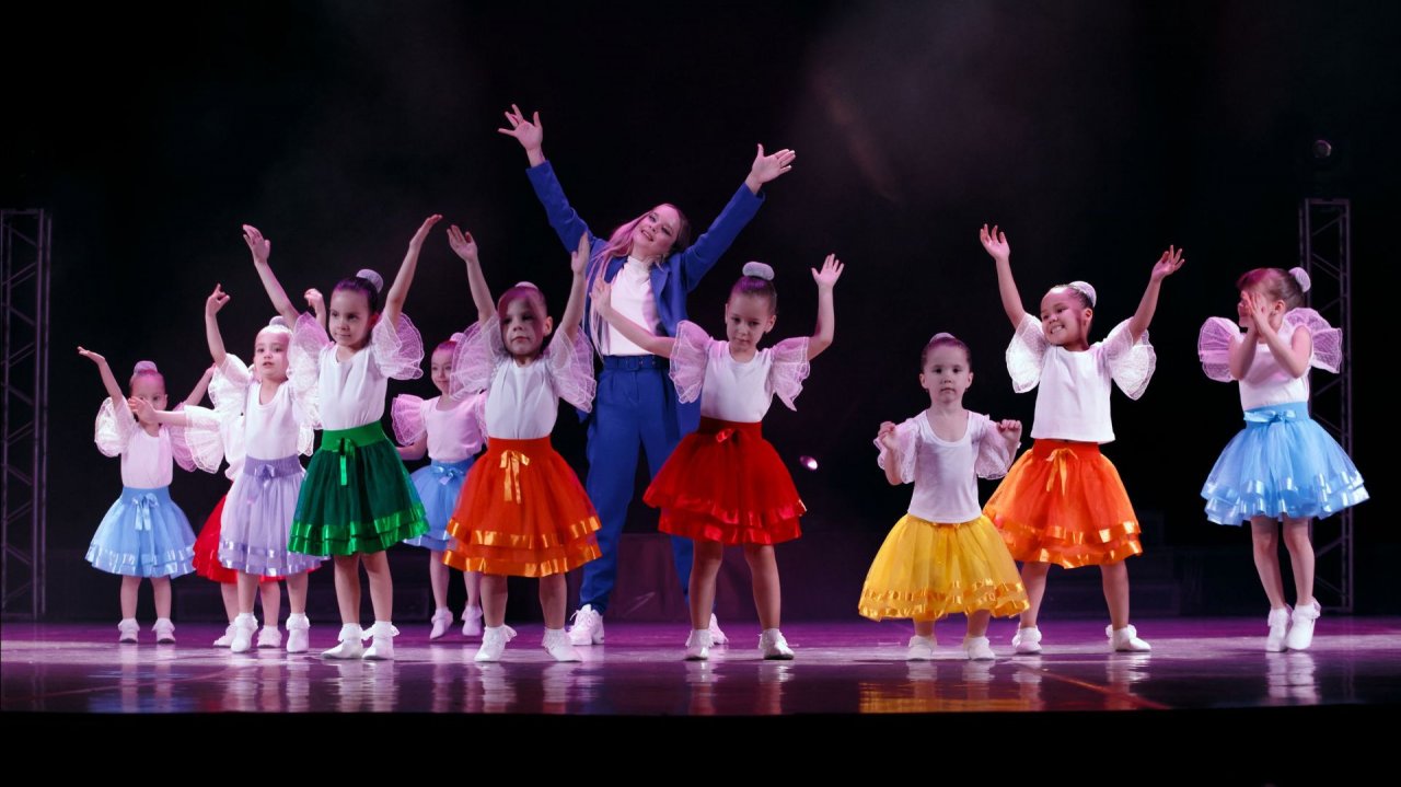 Dance kids 3+ (Тренер- Радостева Лора)