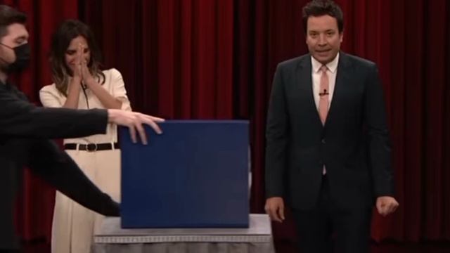 Чувствуете ли вы это? с Викторией Бекхэм | «Вечернее шоу» с Джимми Фэллоном в главной роли