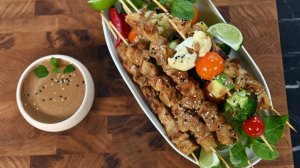 Куриные шашлычки с арахисовым соусом