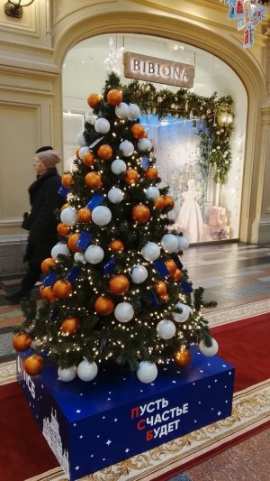 Не просто ёлки: дизайнерский взрыв в ГУМе.