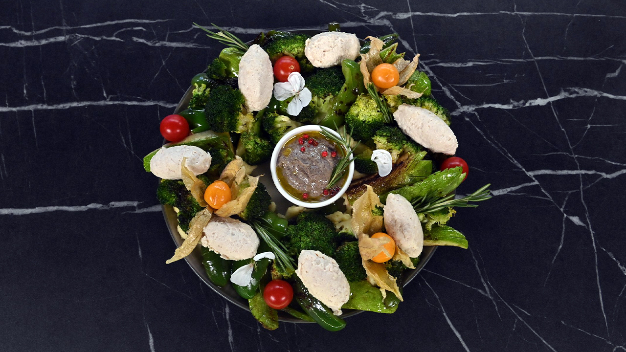 Нежные кнели с соусом из шампиньонов