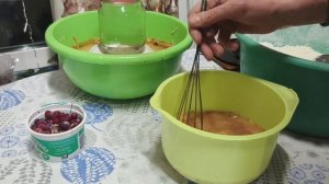 Приготовила капусту Провансаль ,блины и клюквенный морс .