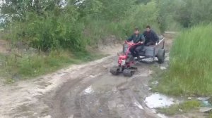 На гусеничной приставке по грязи