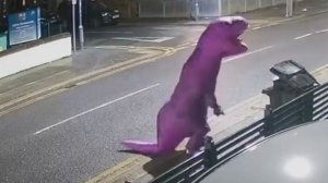 Тираннозавр нелегально сбросил мусор в Великобритании