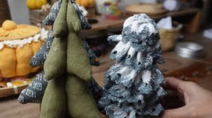 Уютные ёлочки из ткани и кружева от Юу Фам