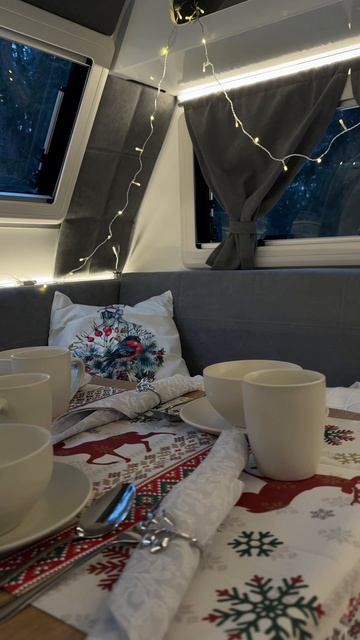 Уютный отдых посреди природы в доме на колесах #домнаколесах #тревелвлог #camping #shortvideo смотреть онлайн