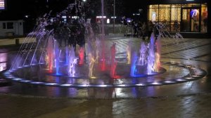 Фонтан на площади Октябрьской революции . Пробный пуск.