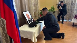 Ким Чен Ын в посольстве России в Пхеньяне почтил память посла Александра Мацегоры.