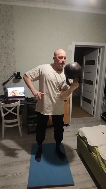 Подъем гири интересное упражнение