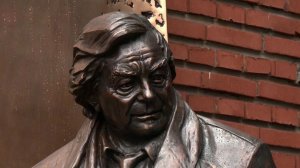 У театра на Таганке открыли памятник режиссер Юрию Любимову.