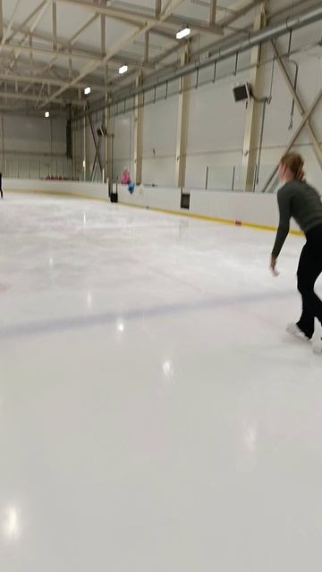 Полинка королева в короне смотреть онлайн