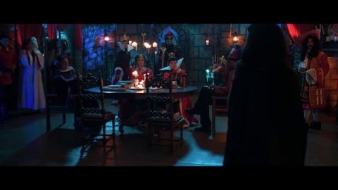 Незваный гость — Логово злодеев